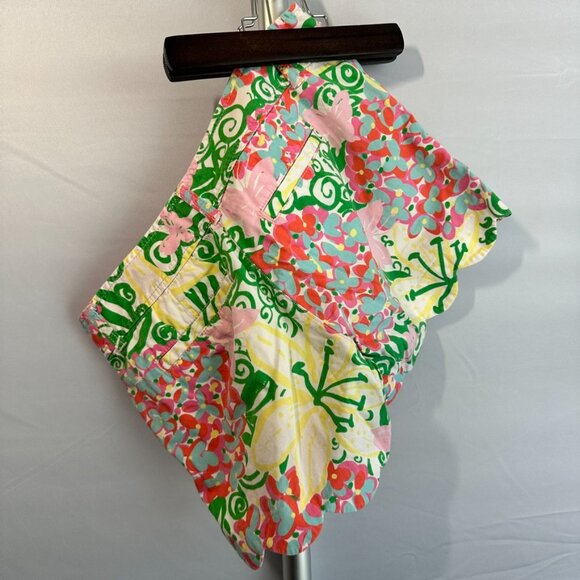 Lilly Pulitzer sz 0 Buttercup shorts with scalloped hem and floral print design - Picture 3 of 12